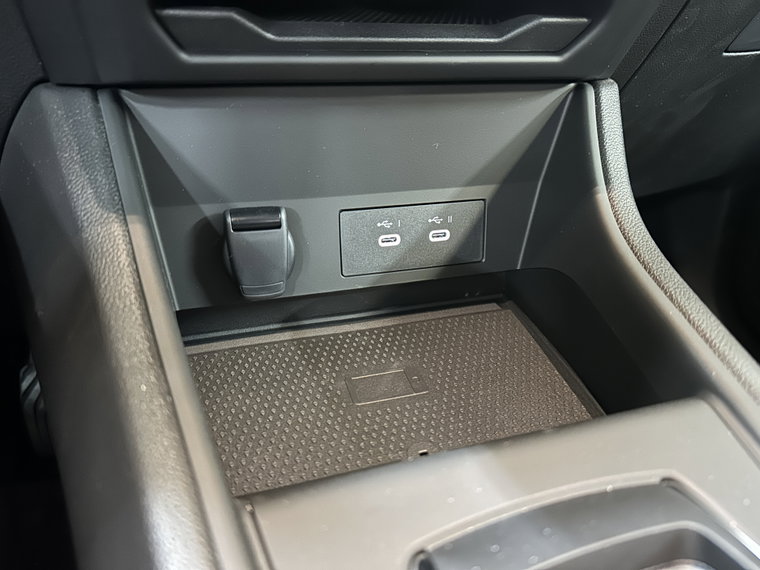 Vehicle Image 25