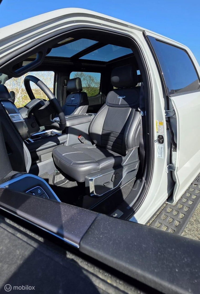 Vehicle Image 38