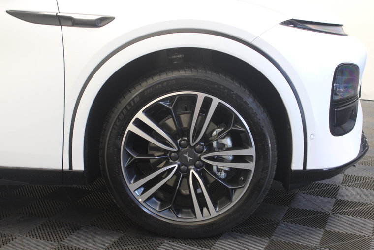 Vehicle Image 12