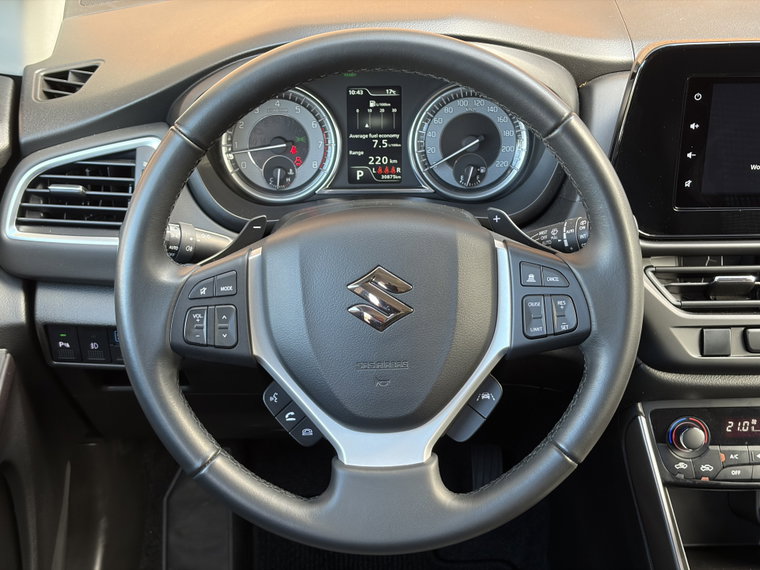 Vehicle Image 25
