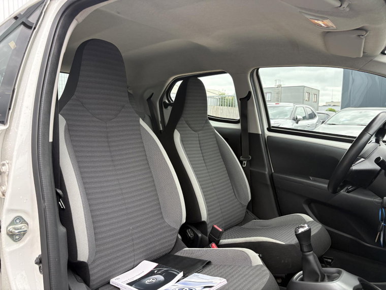 Vehicle Image 7