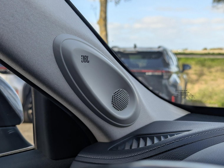 Vehicle Image 35
