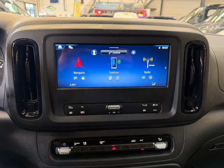Vehicle Image 15