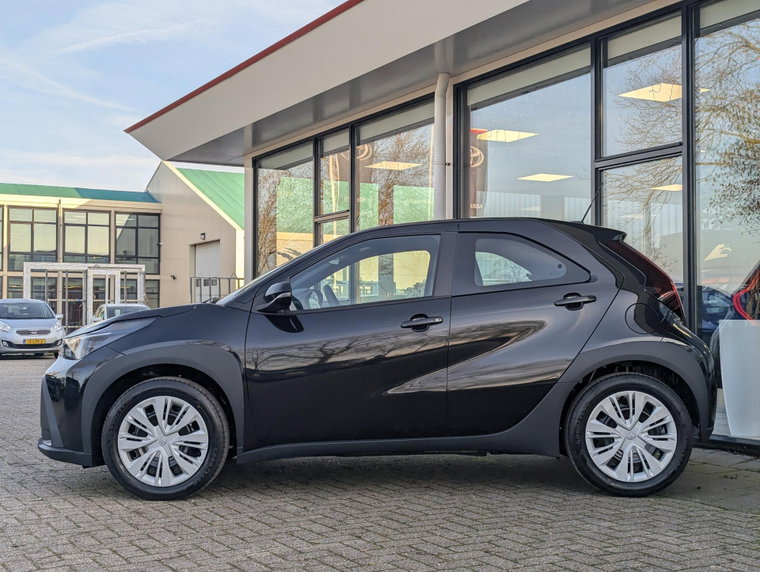 Vehicle Image 10