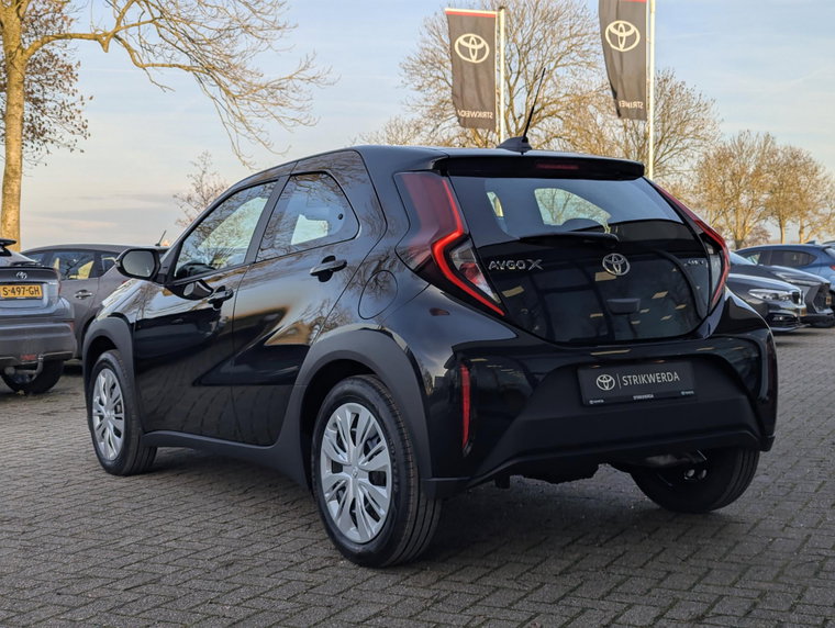 Vehicle Image 11