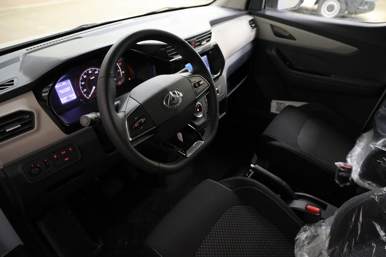 Vehicle Image 9
