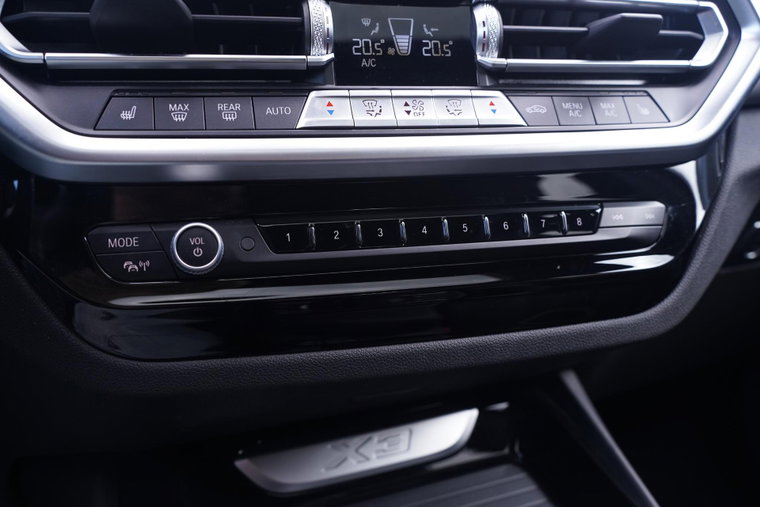 Vehicle Image 38
