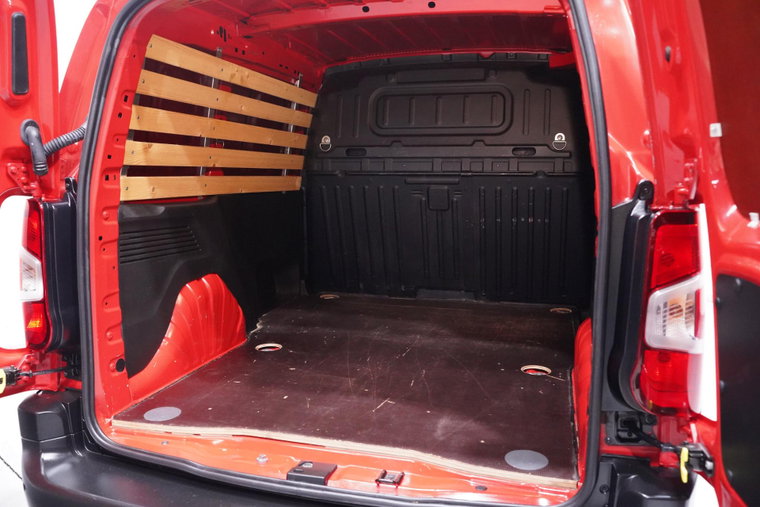 Vehicle Image 13