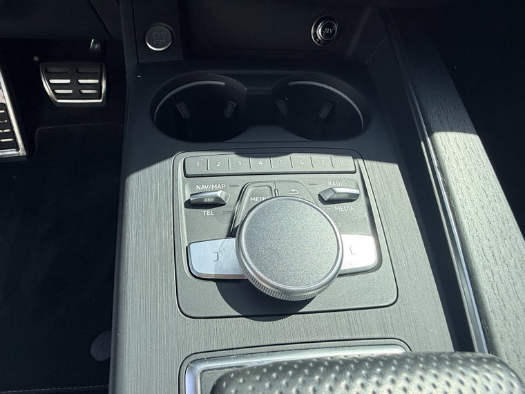 Vehicle Image 32