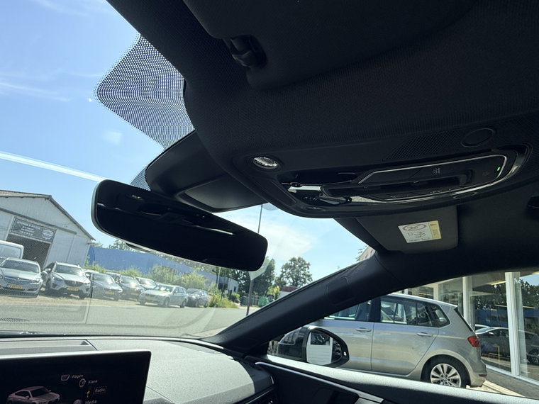 Vehicle Image 38