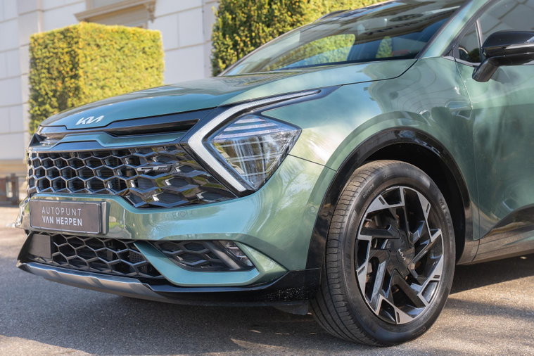 Vehicle Image 11