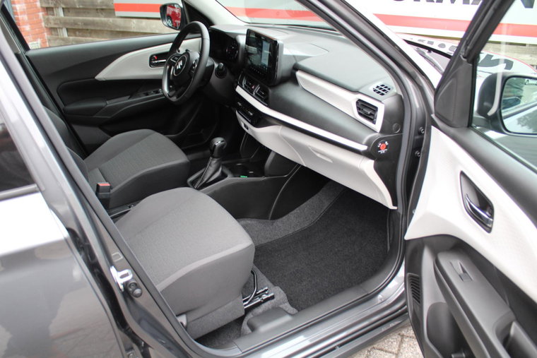 Vehicle Image 12