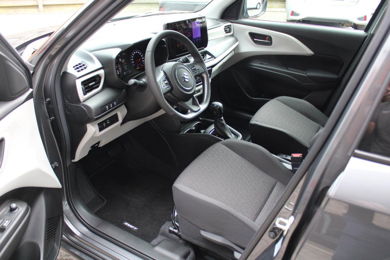Vehicle Image 8