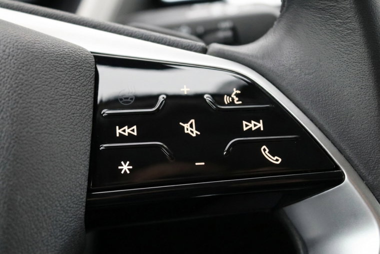 Vehicle Image 24