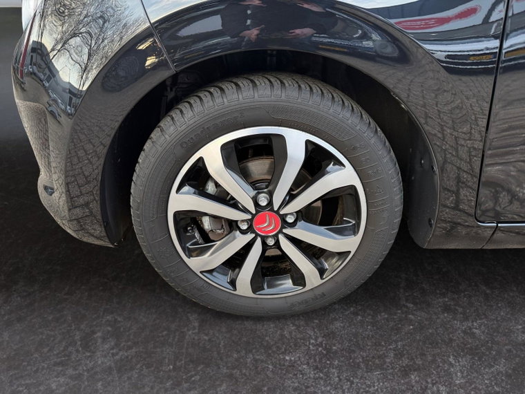 Vehicle Image 14