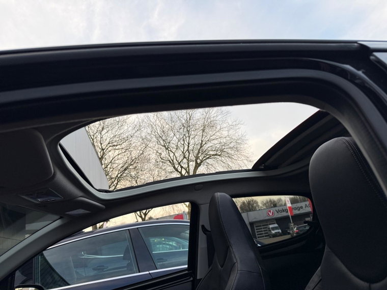 Vehicle Image 32