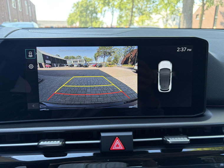 Vehicle Image 25