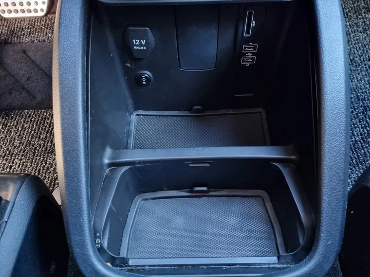 Vehicle Image 32