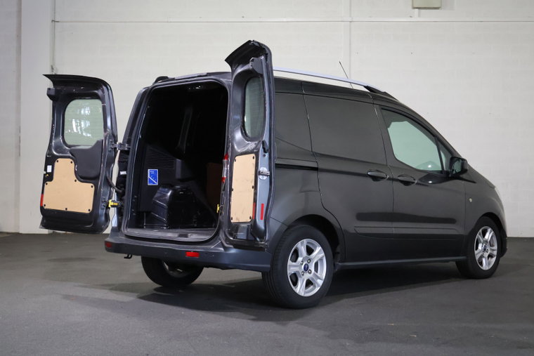Vehicle Image 9