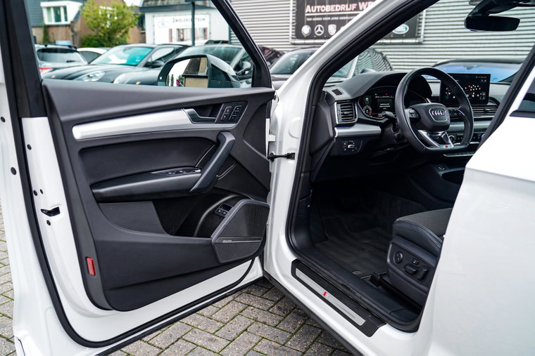 Vehicle Image 35