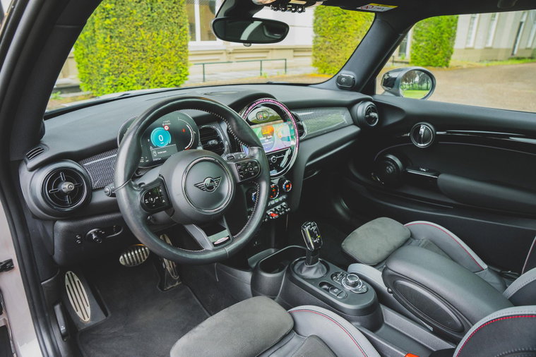 Vehicle Image 24