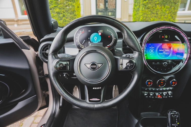 Vehicle Image 25