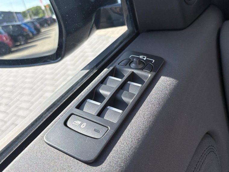 Vehicle Image 26