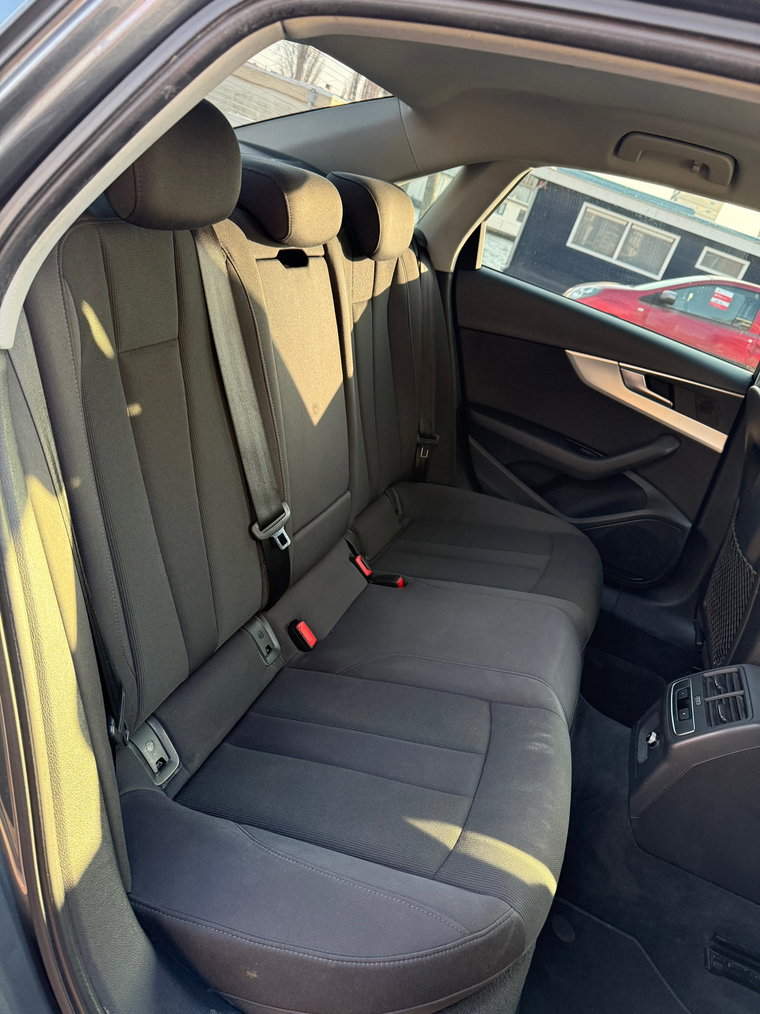 Vehicle Image 25