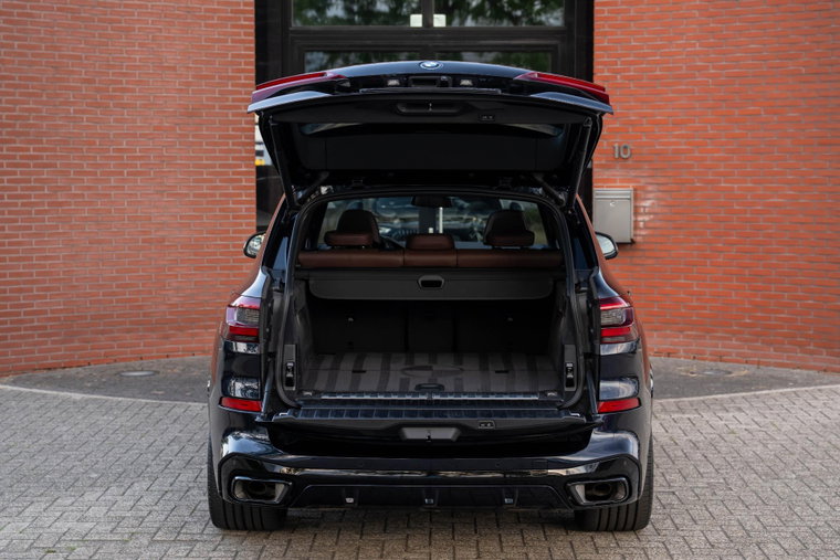 Vehicle Image 25