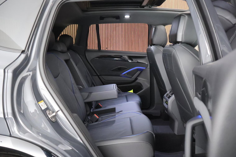 Vehicle Image 15
