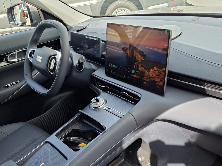 Vehicle Image 13