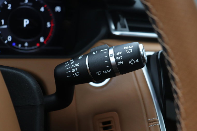 Vehicle Image 38