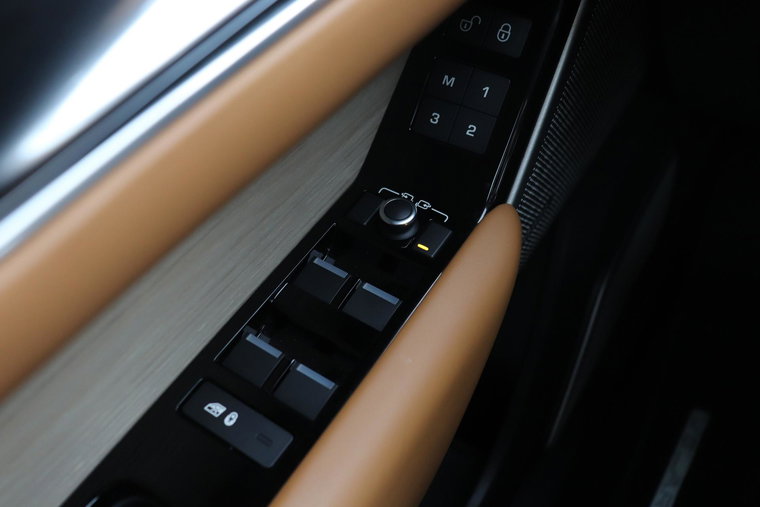 Vehicle Image 43