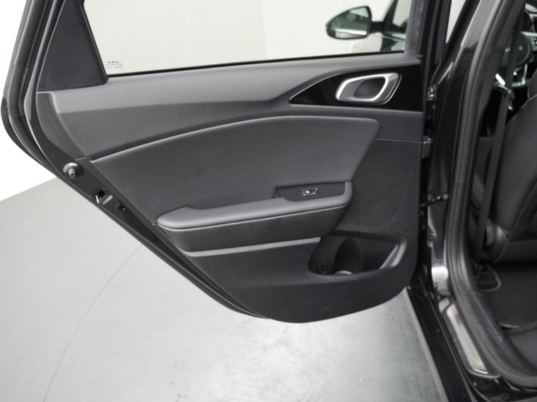 Vehicle Image 37