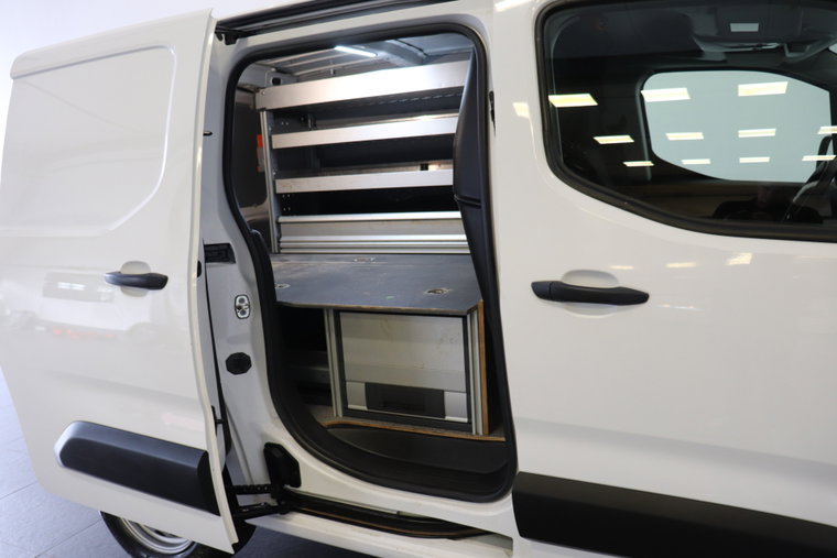 Vehicle Image 9