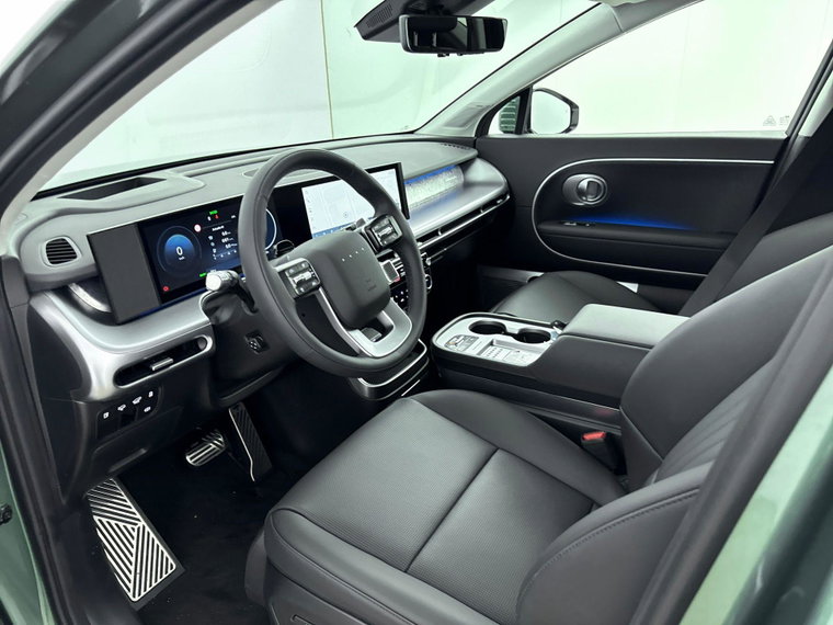 Vehicle Image 25