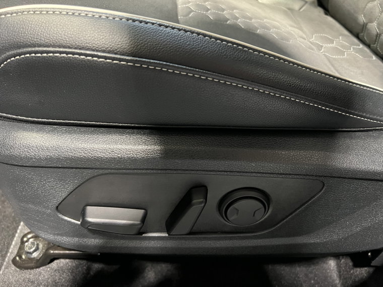 Vehicle Image 33