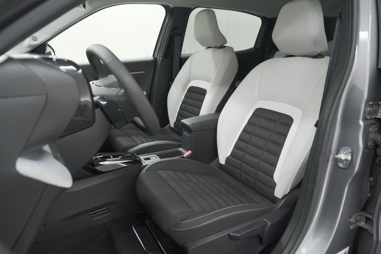 Vehicle Image 19