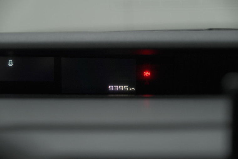 Vehicle Image 25