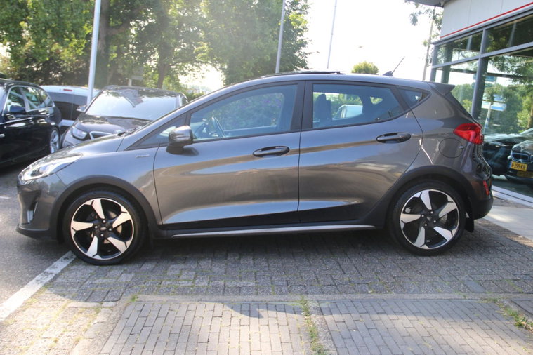 Vehicle Image 4