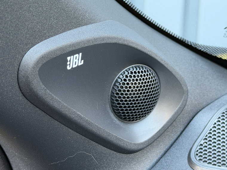 Vehicle Image 32