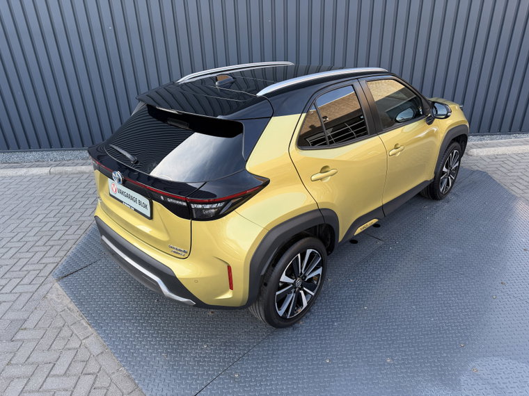 Vehicle Image 10