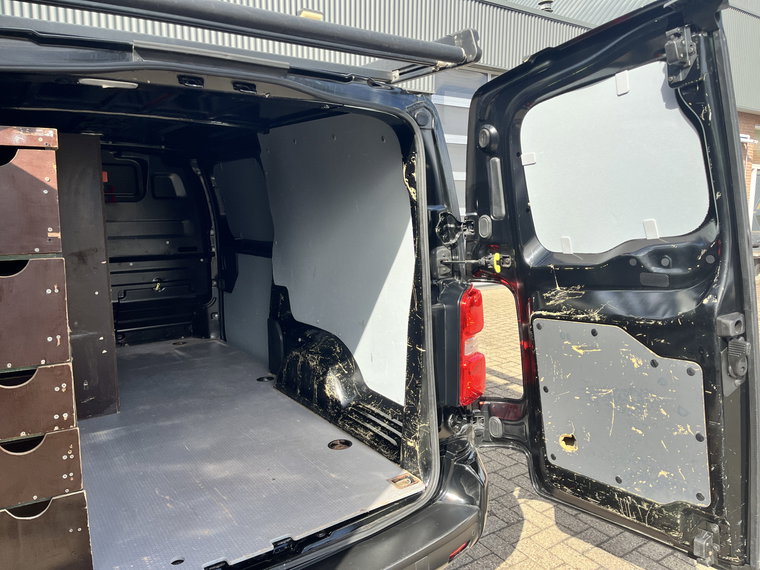 Vehicle Image 17