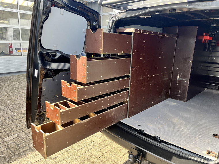 Vehicle Image 32