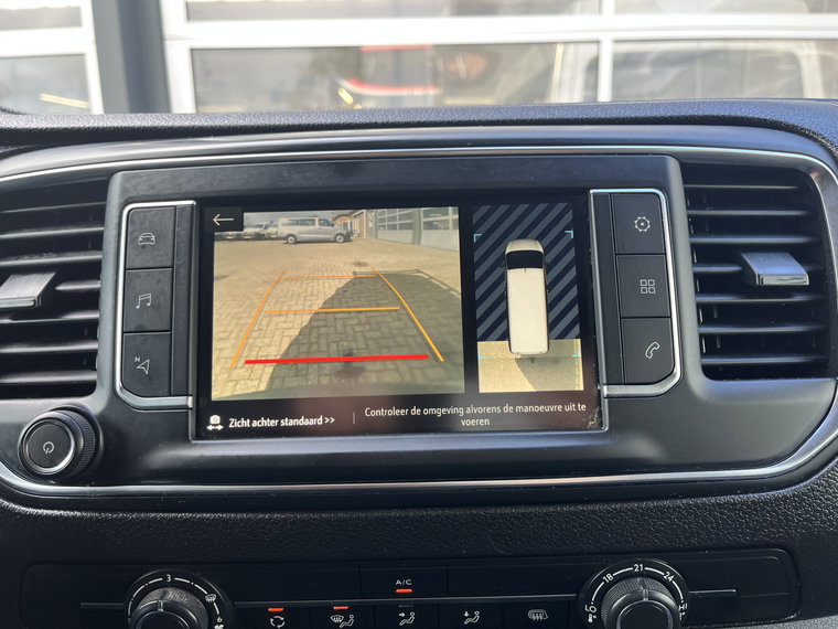Vehicle Image 45