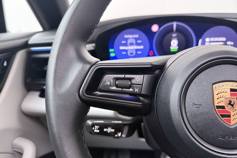 Vehicle Image 26
