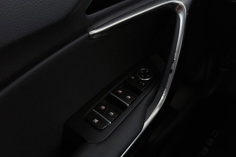Vehicle Image 35