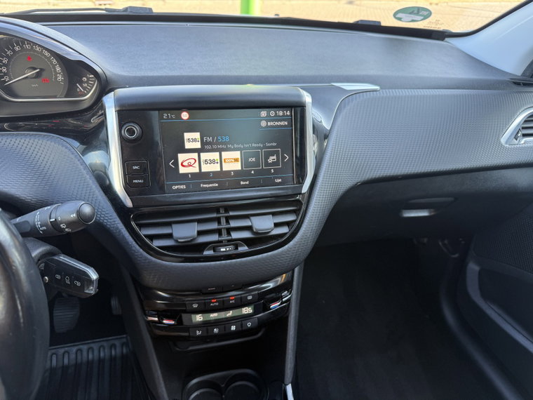 Vehicle Image 17