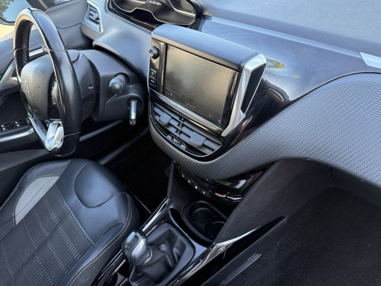 Vehicle Image 25