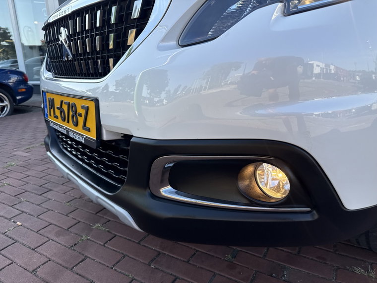 Vehicle Image 32